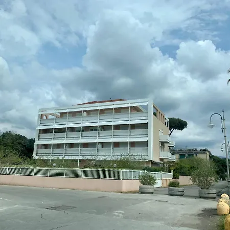 Casa Sul Mare- House On The Sea- Versilia Apartmanhotel *